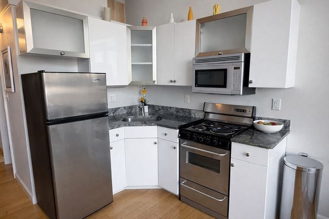 12 Stoneholm St 516, Boston, MA 02115