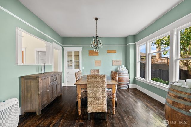 9615 57th Avenue S, Seattle, WA 98118