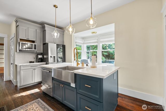 9615 57th Avenue S, Seattle, WA 98118