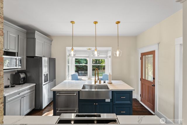 9615 57th Avenue S, Seattle, WA 98118