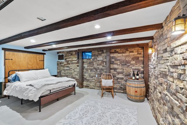 9615 57th Avenue S, Seattle, WA 98118