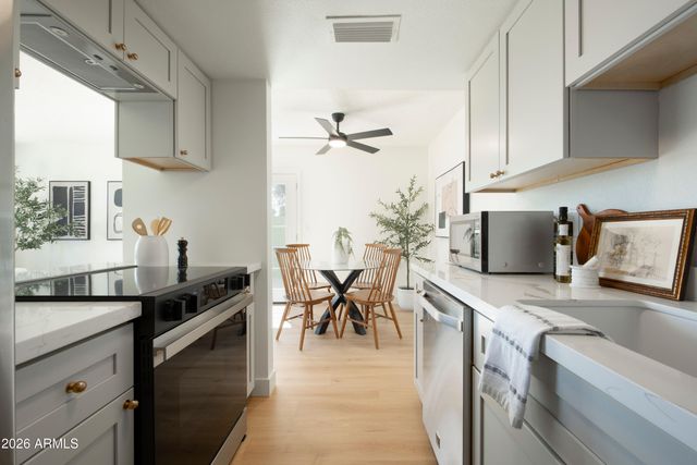 10201 N 8TH Place A, Phoenix, AZ 85020