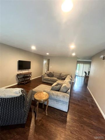 732 Woodrun Drive, Ballwin, MO 63021