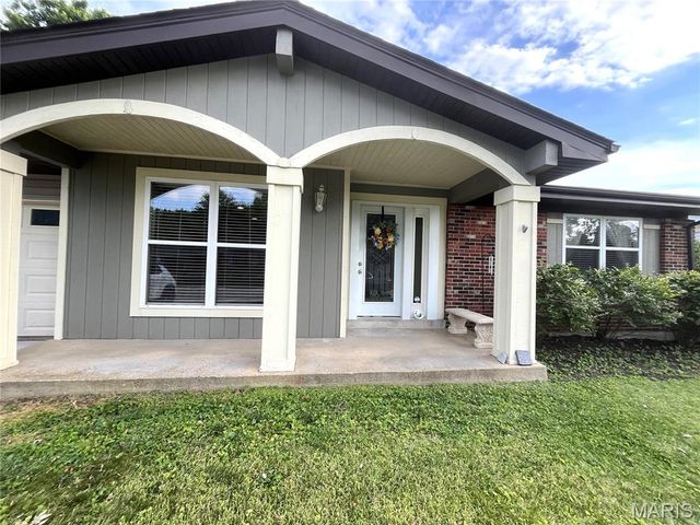 732 Woodrun Drive, Ballwin, MO 63021