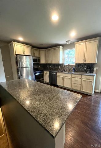 732 Woodrun Drive, Ballwin, MO 63021