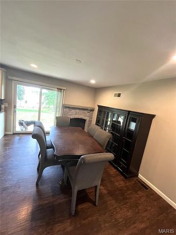 732 Woodrun Drive, Ballwin, MO 63021