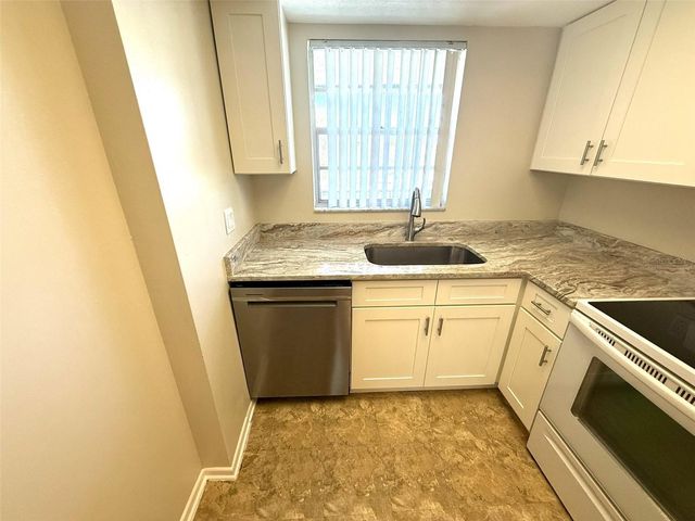 102 CAPRI ISLES BOULEVARD 306, Venice, FL 34292