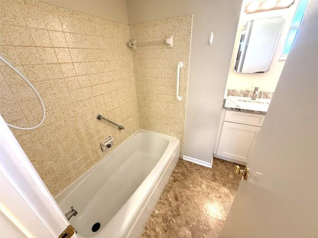 102 CAPRI ISLES BOULEVARD 306, Venice, FL 34292