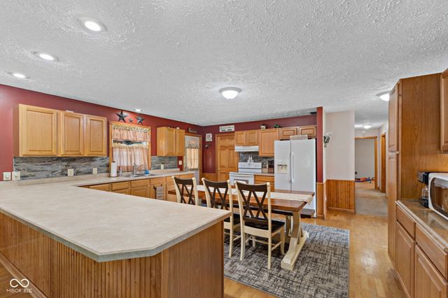 6919 E Us Highway 36, Bainbridge, IN 46105