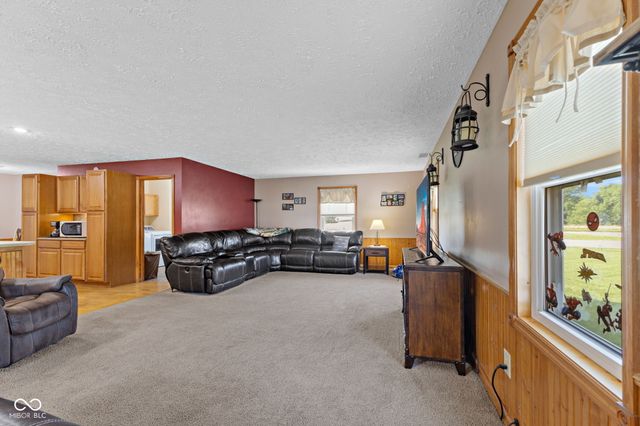 6919 E Us Highway 36, Bainbridge, IN 46105