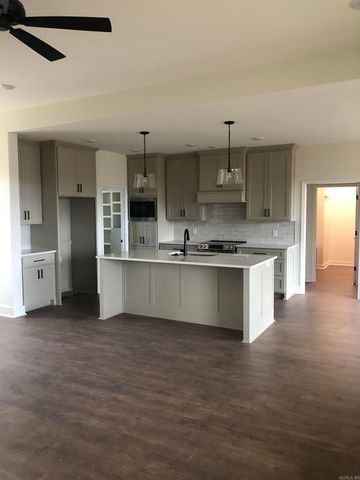 4061 Creek Top, Bauxite, AR 72011