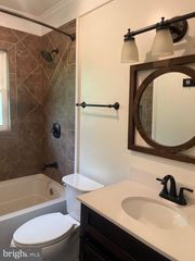 147 S ALMOND ST, Orange, VA 22960