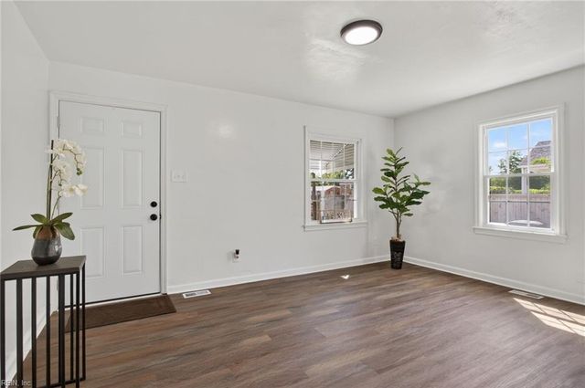 706 Newport News AVE, Hampton, VA 23669