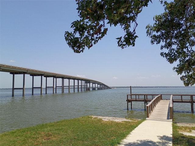 110 Pine Point Circle, Onalaska, TX 77360