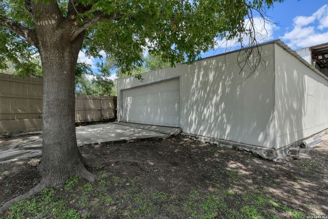 110 Sunrise Dr., San Antonio, TX 78228