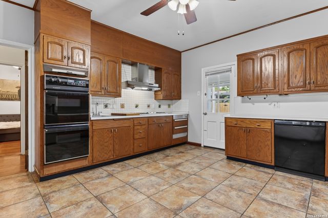 110 Sunrise Dr., San Antonio, TX 78228