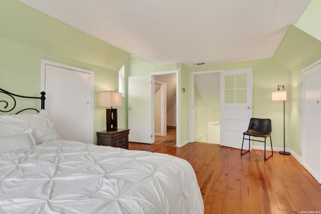110 Sunrise Dr., San Antonio, TX 78228