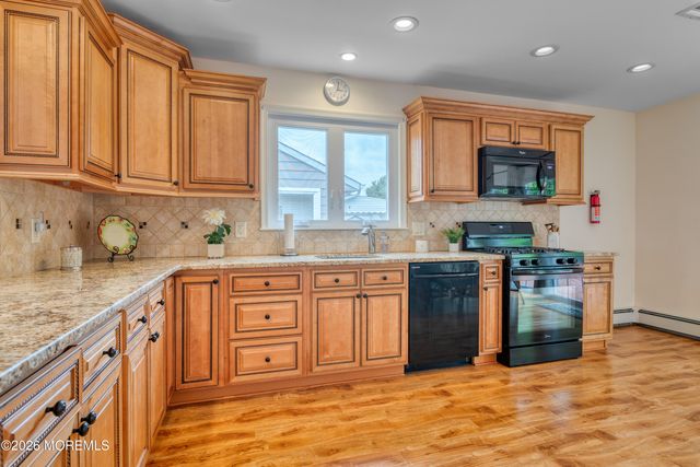15 Palmetto Point Street, Toms River, NJ 08757