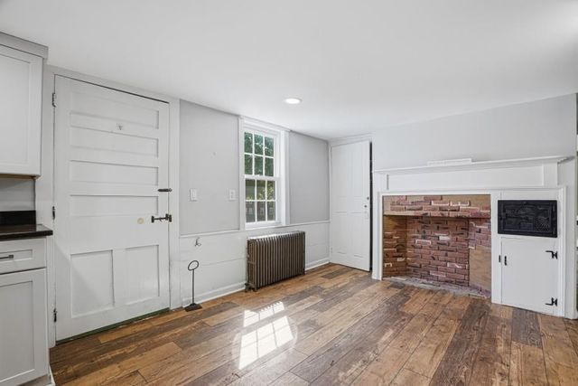 5 Pleasant St, Upton, MA 01568