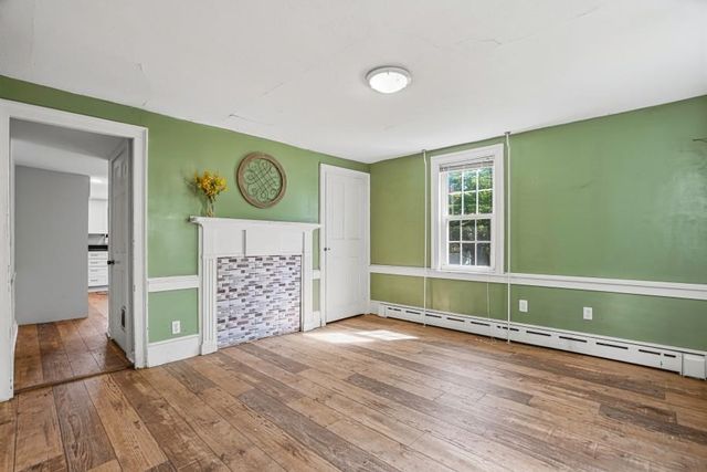 5 Pleasant St, Upton, MA 01568