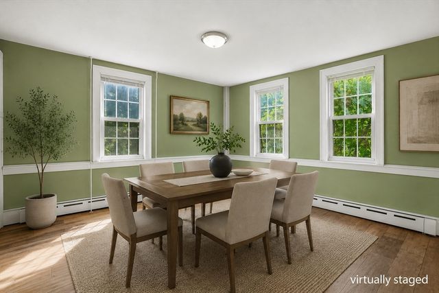 5 Pleasant St, Upton, MA 01568