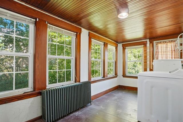 5 Pleasant St, Upton, MA 01568
