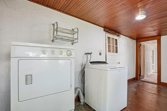 5 Pleasant St, Upton, MA 01568