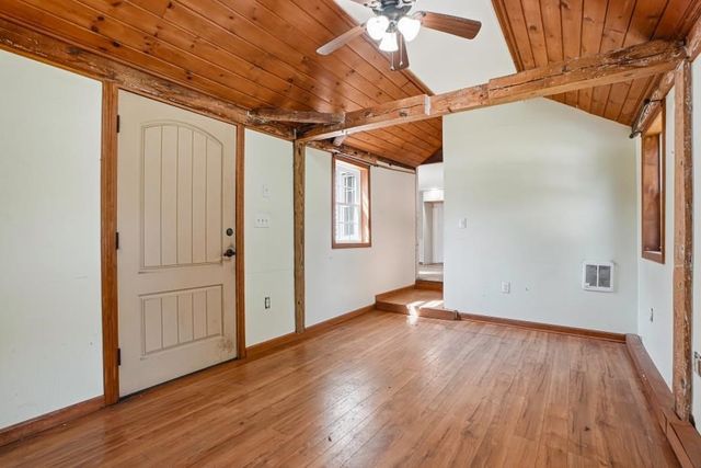 5 Pleasant St, Upton, MA 01568