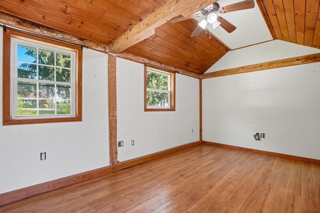 5 Pleasant St, Upton, MA 01568