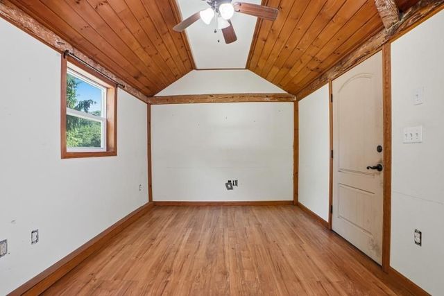 5 Pleasant St, Upton, MA 01568