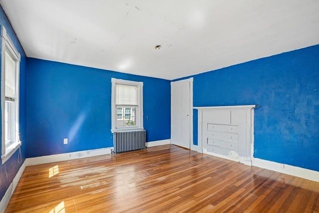 5 Pleasant St, Upton, MA 01568