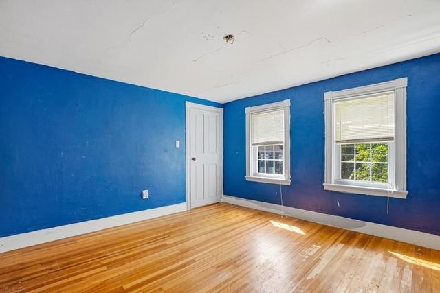 5 Pleasant St, Upton, MA 01568
