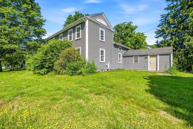 5 Pleasant St, Upton, MA 01568