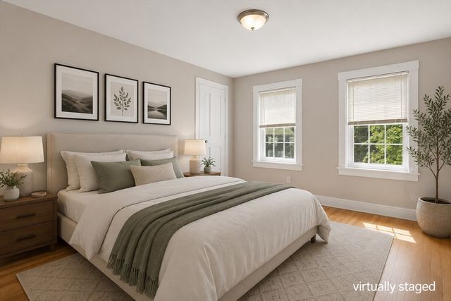 5 Pleasant St, Upton, MA 01568