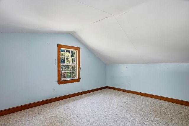 5 Pleasant St, Upton, MA 01568