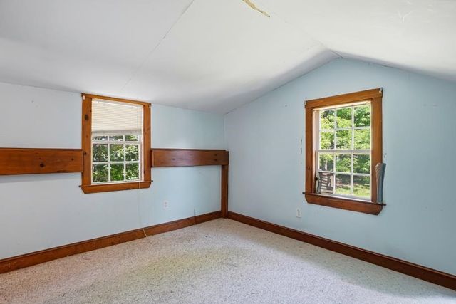 5 Pleasant St, Upton, MA 01568