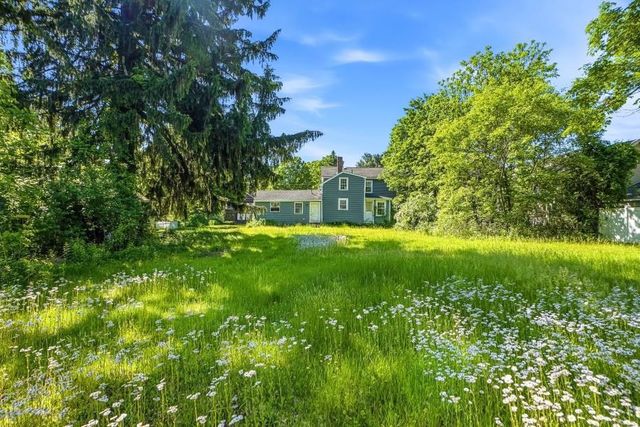 5 Pleasant St, Upton, MA 01568