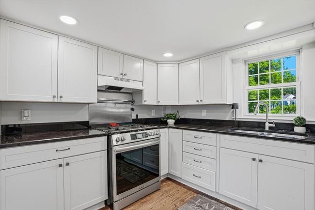5 Pleasant St, Upton, MA 01568