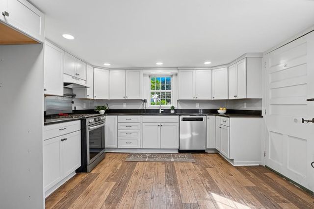 5 Pleasant St, Upton, MA 01568