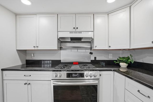 5 Pleasant St, Upton, MA 01568