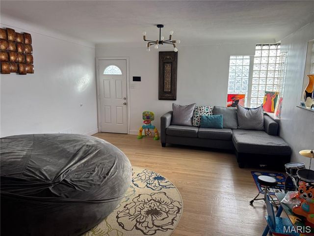 6917 Claremore Drive, Pine Lawn, MO 63121