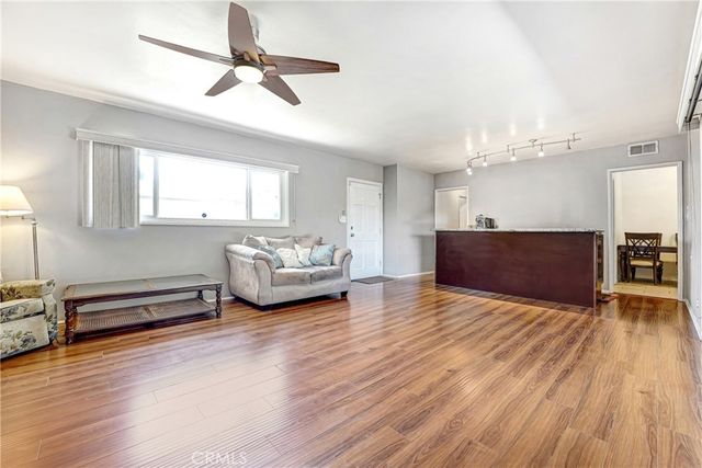 14912 Chatsworth, San Fernando, CA 91345