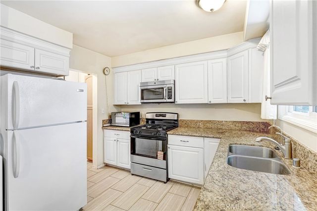 14912 Chatsworth, San Fernando, CA 91345