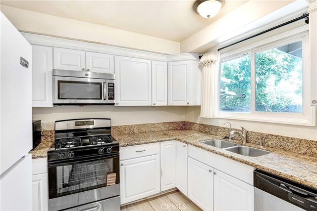 14912 Chatsworth, San Fernando, CA 91345