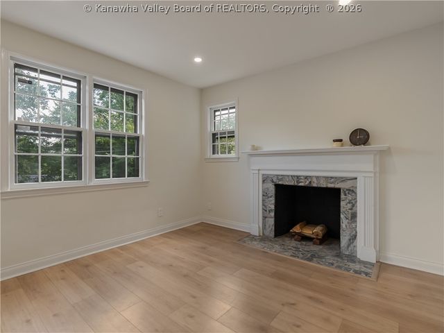 5 Estill Drive, Charleston, WV 25314