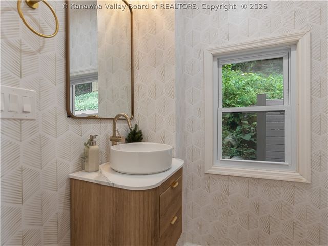 5 Estill Drive, Charleston, WV 25314