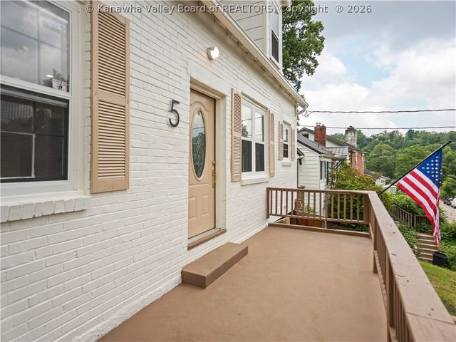 5 Estill Drive, Charleston, WV 25314