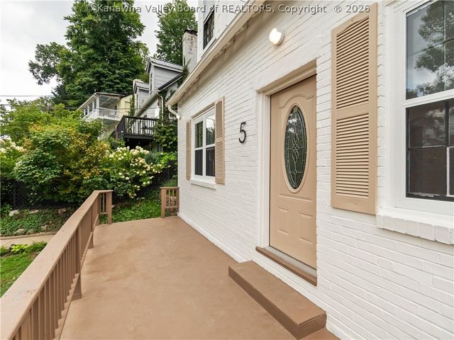 5 Estill Drive, Charleston, WV 25314