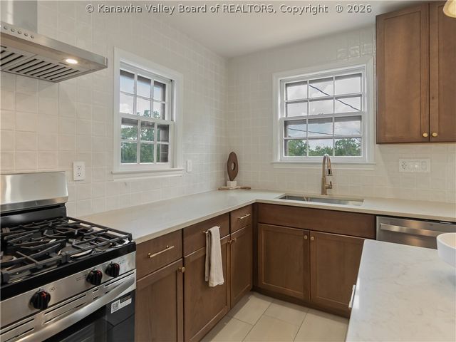 5 Estill Drive, Charleston, WV 25314