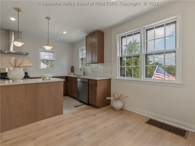 5 Estill Drive, Charleston, WV 25314